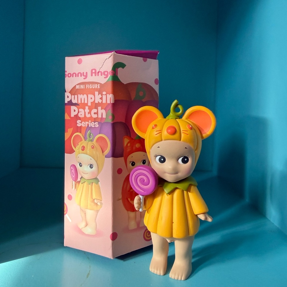 🎃🐭 Sonny Angel Pumpkin Patch Series – Mouse w/ Lollipop + Box